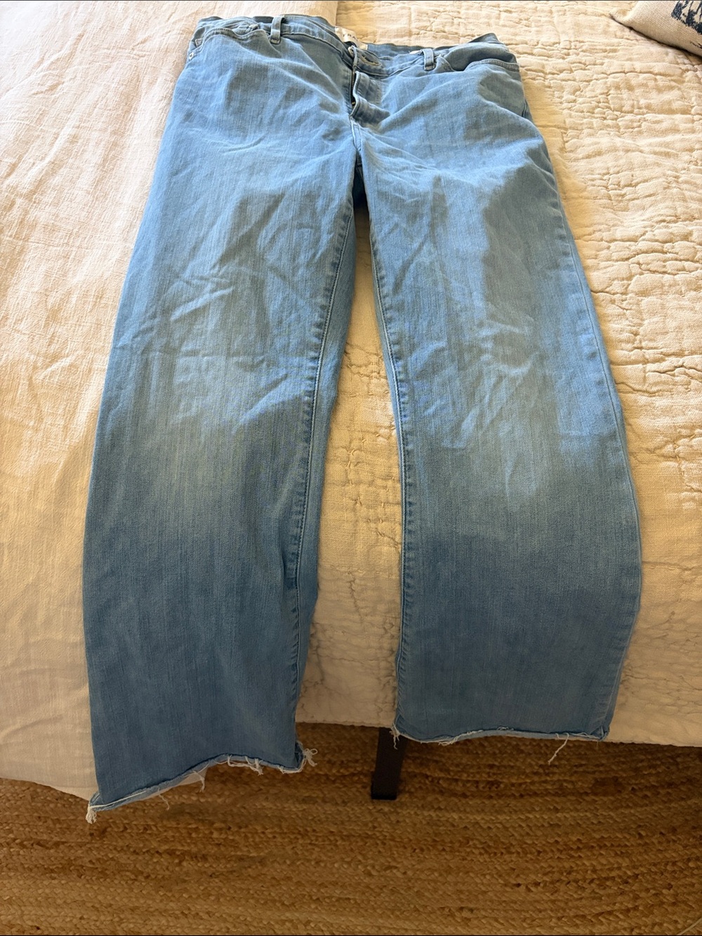 LIKE NEW!!! Frame Le Easy Flare Light Blue Women's distressed boot cut Jeans